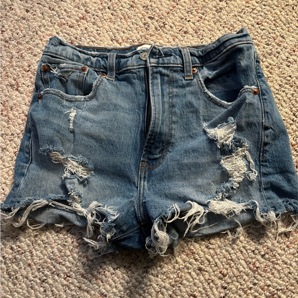 Abercrombie & Fitch - The Mom Short High Rise